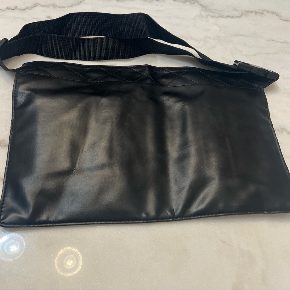 Professional Makeup Artist Apron - 22 Brush Slots - Picture 5 of 5